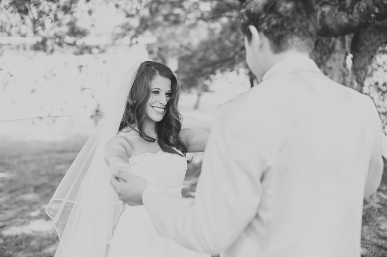 bride-groom-first-look-wedding-pictures 05